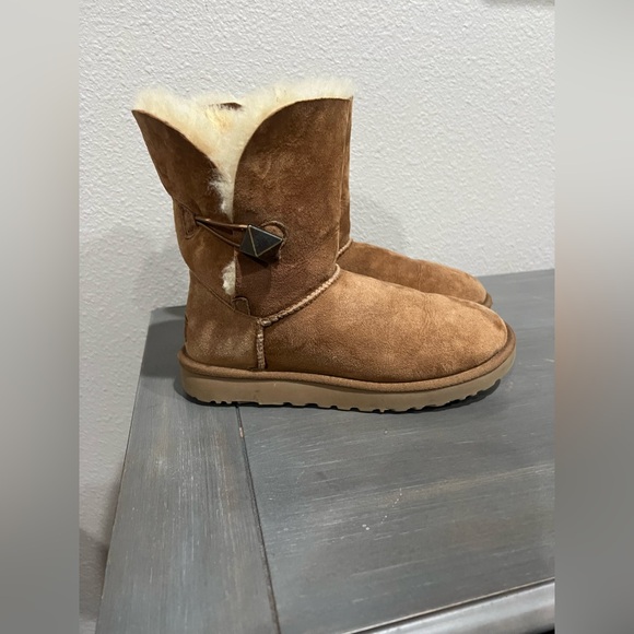 UGG Chestnut Button Winter Boots Size: 7 - Picture 2 of 10